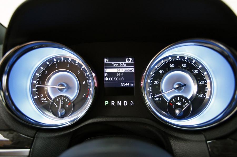  Chrysler 300C 2011 года  (фото 54 из 83)